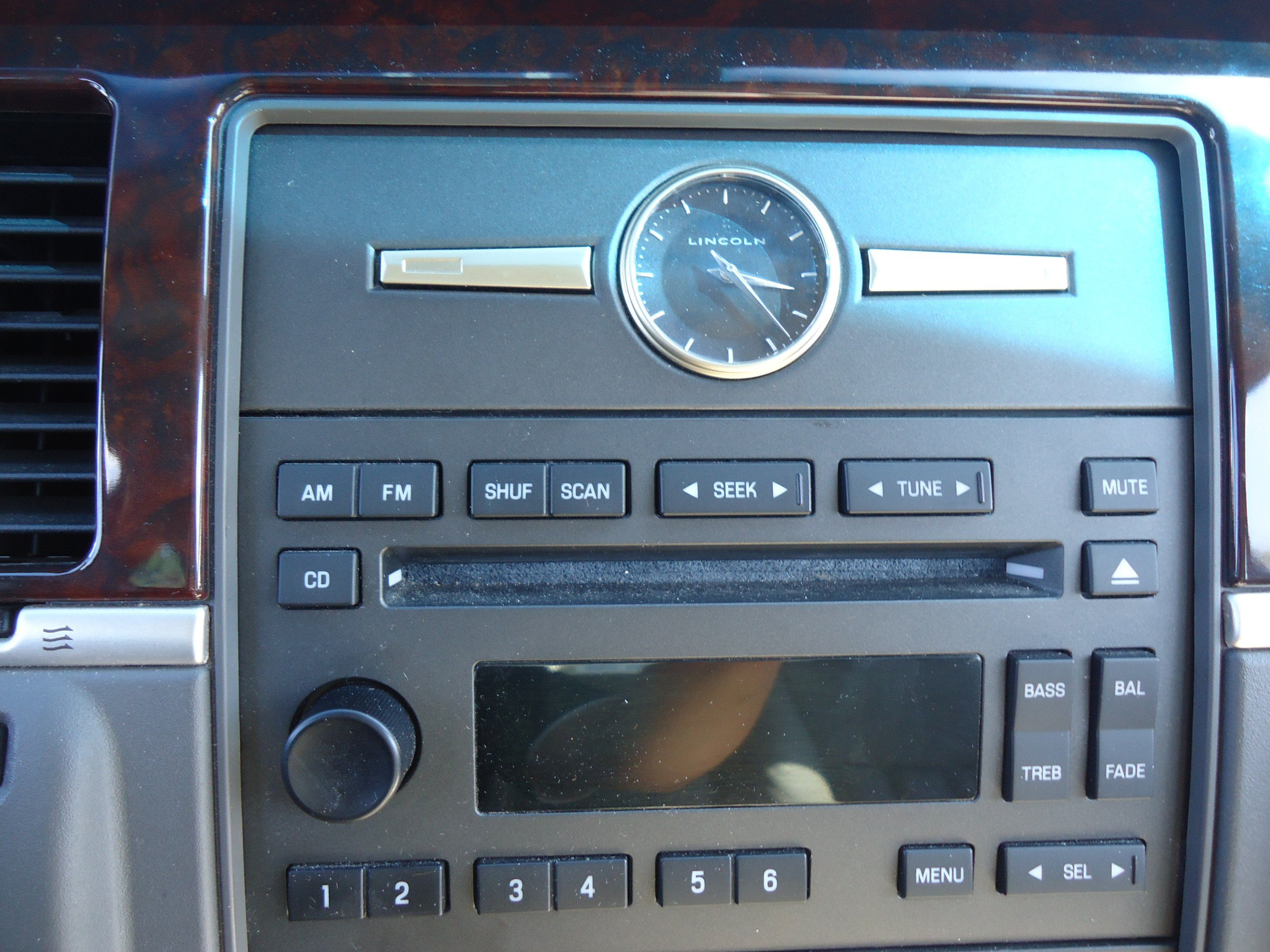 Used 2006 Lincoln Town Car Signature RWD image 16