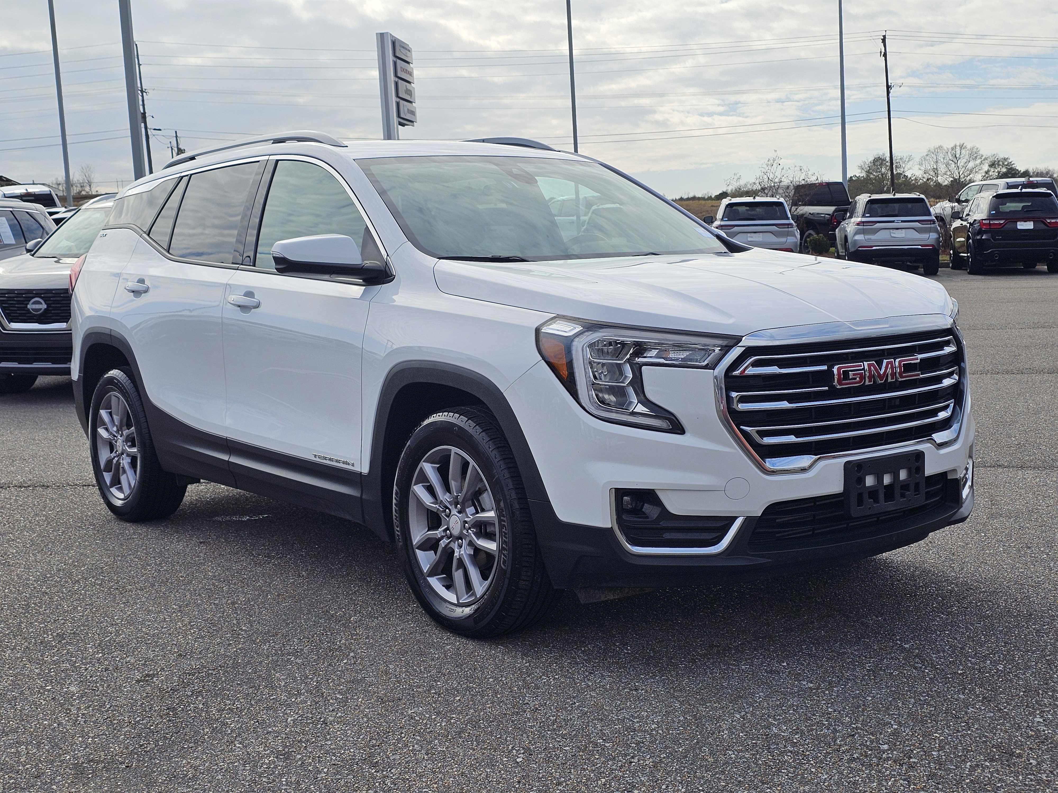 Used 2024 GMC Terrain SLT image 5