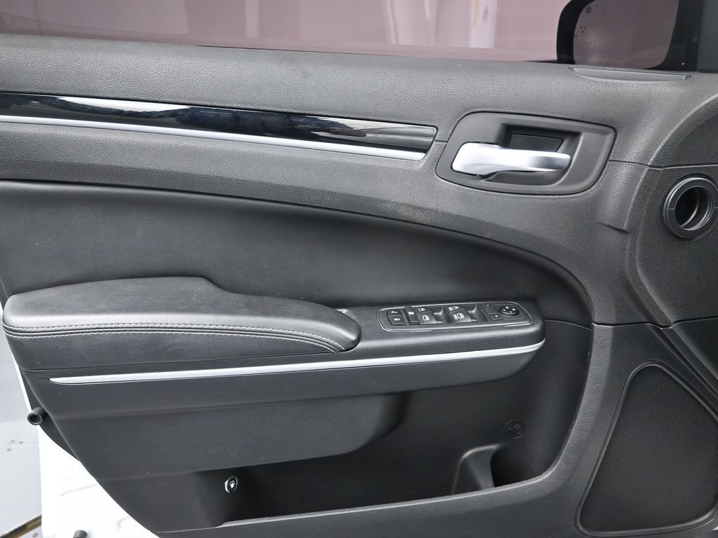 Used 2020 Chrysler 300 S RWD image 10