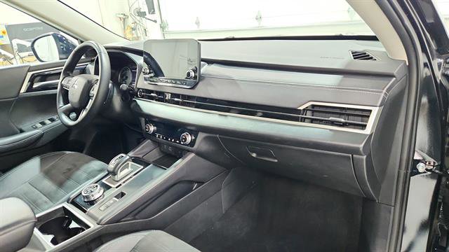 Used 2024 Mitsubishi Outlander SE image 25