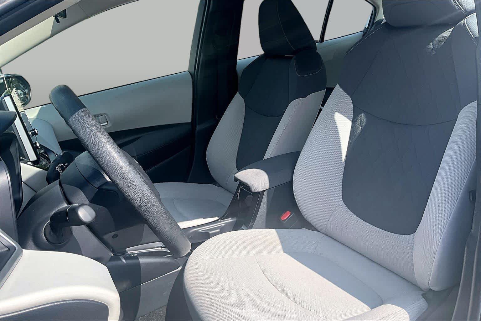 Used 2021 Toyota Corolla LE w/ Carpet Mat Package (TMS) FWD image 8