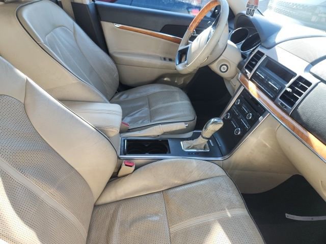 Used 2010 Lincoln MKZ FWD image 4