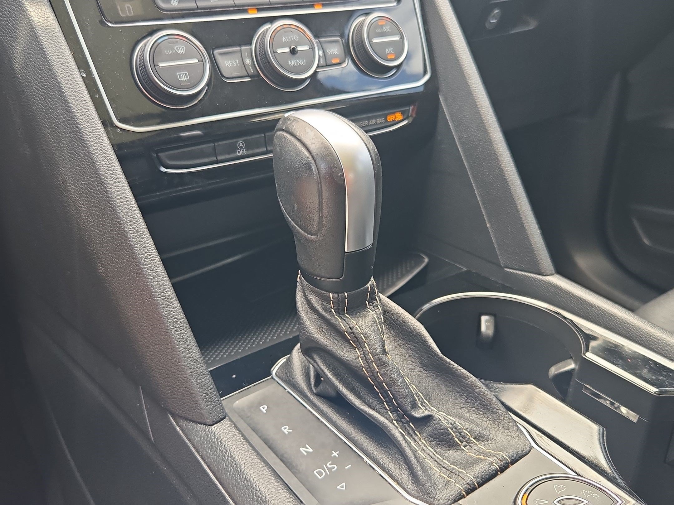 Used 2023 Volkswagen Atlas SEL R-Line AWD/4WD image 27