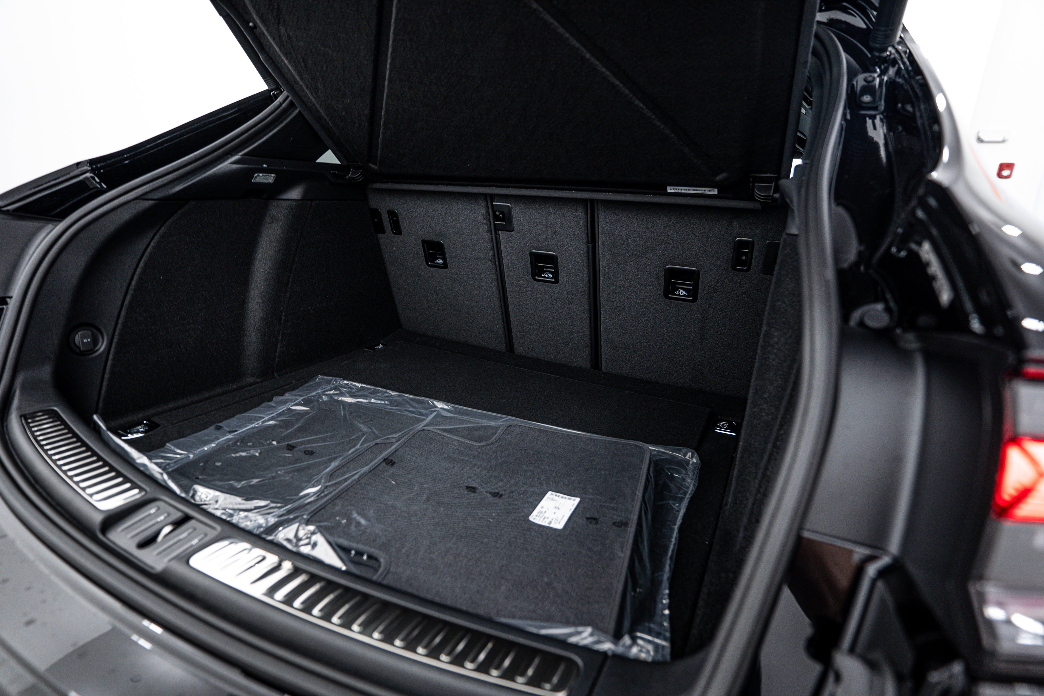 New 2025 Porsche Macan image 23