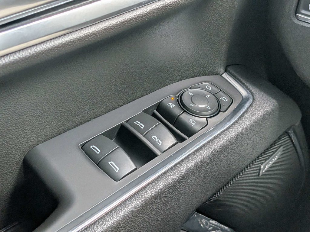 Used 2025 Chevrolet Silverado 1500 LTZ w/ LTZ Premium Package AWD/4WD image 28