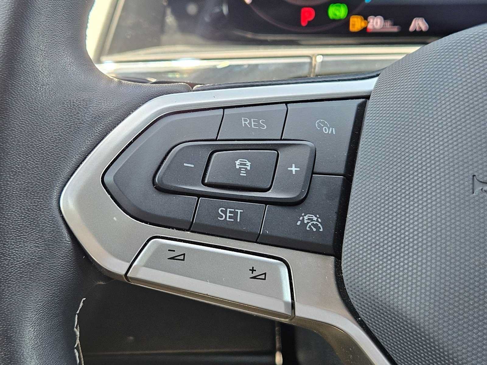 Used 2024 Volkswagen Atlas Cross Sport SE FWD image 21