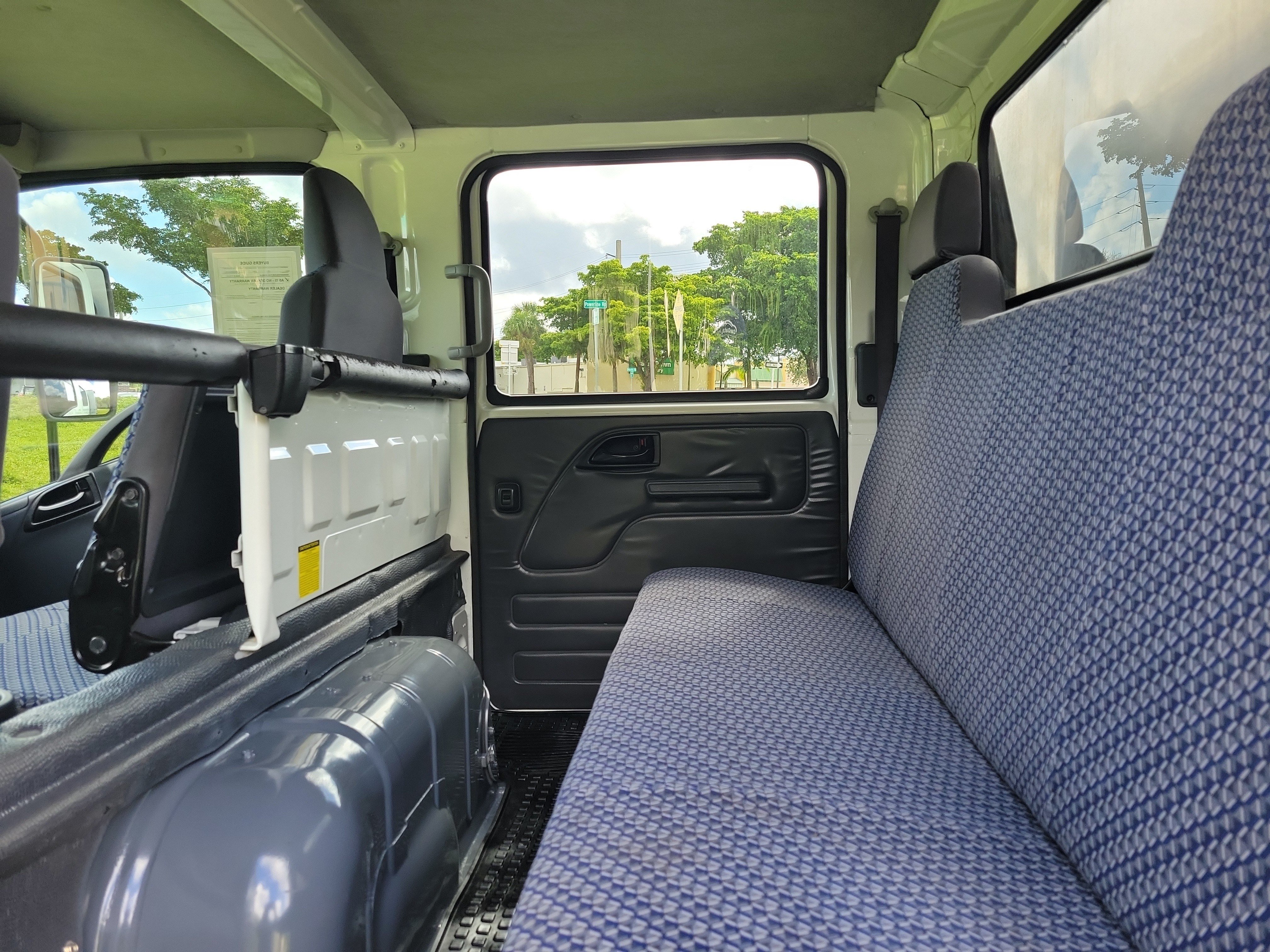 Used 2024 Isuzu NPR RWD image 20
