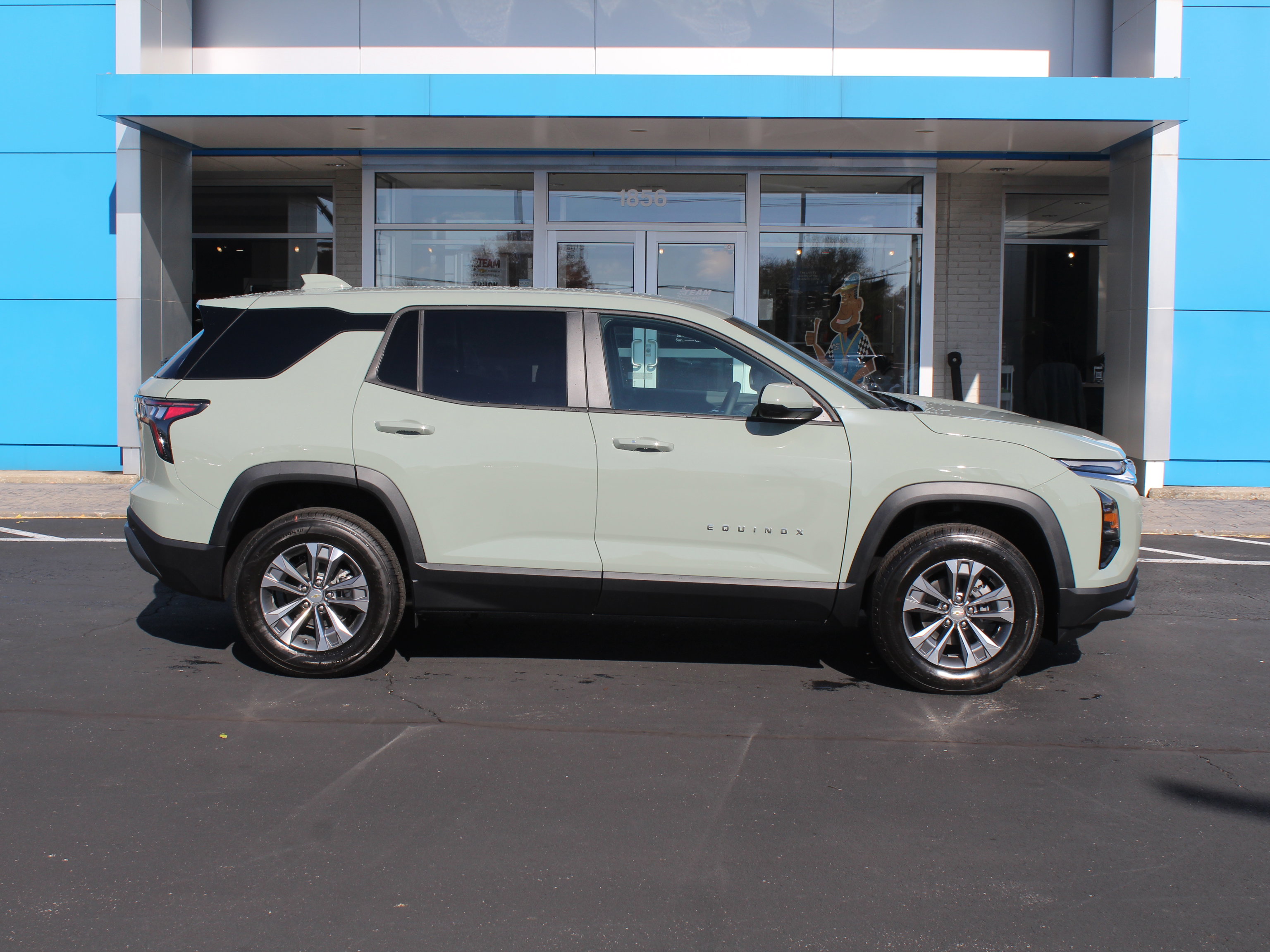 New 2026 Chevrolet Equinox LT image 3