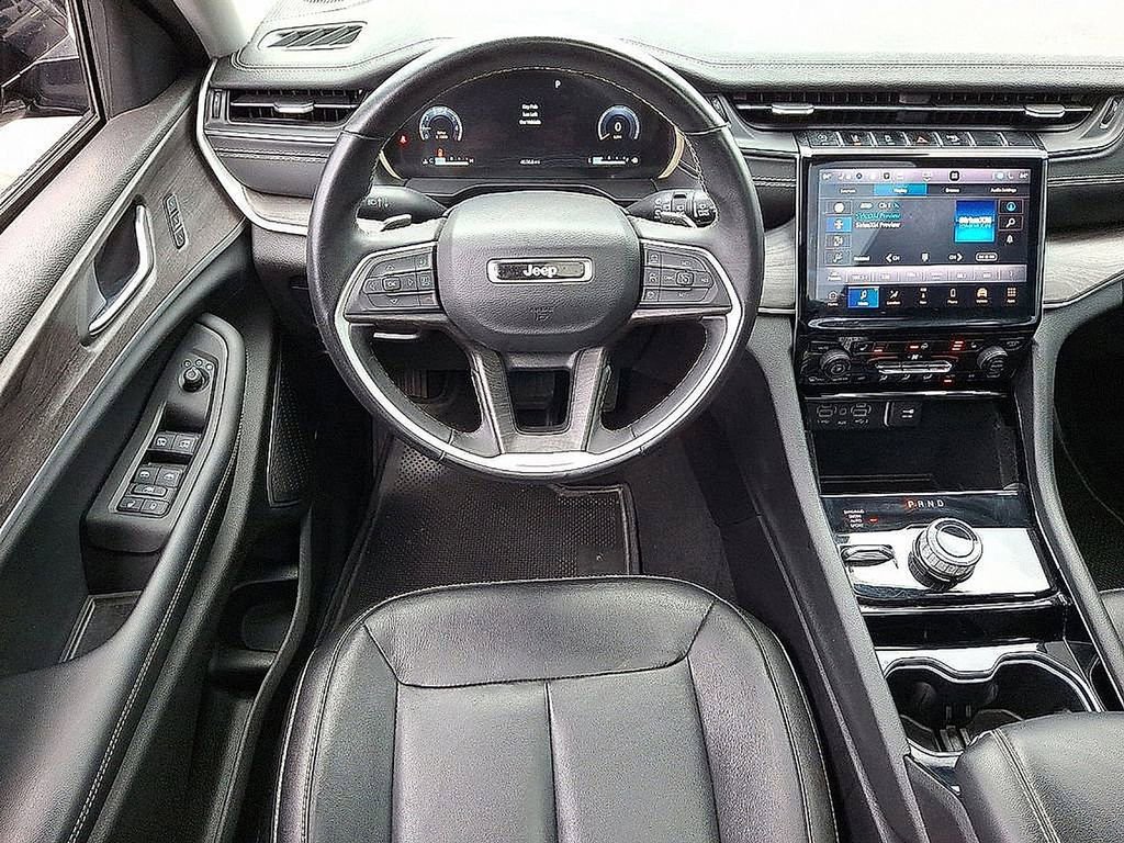 Used 2022 Jeep Grand Cherokee L Limited w/ Black Appearance Package AWD/4WD image 12