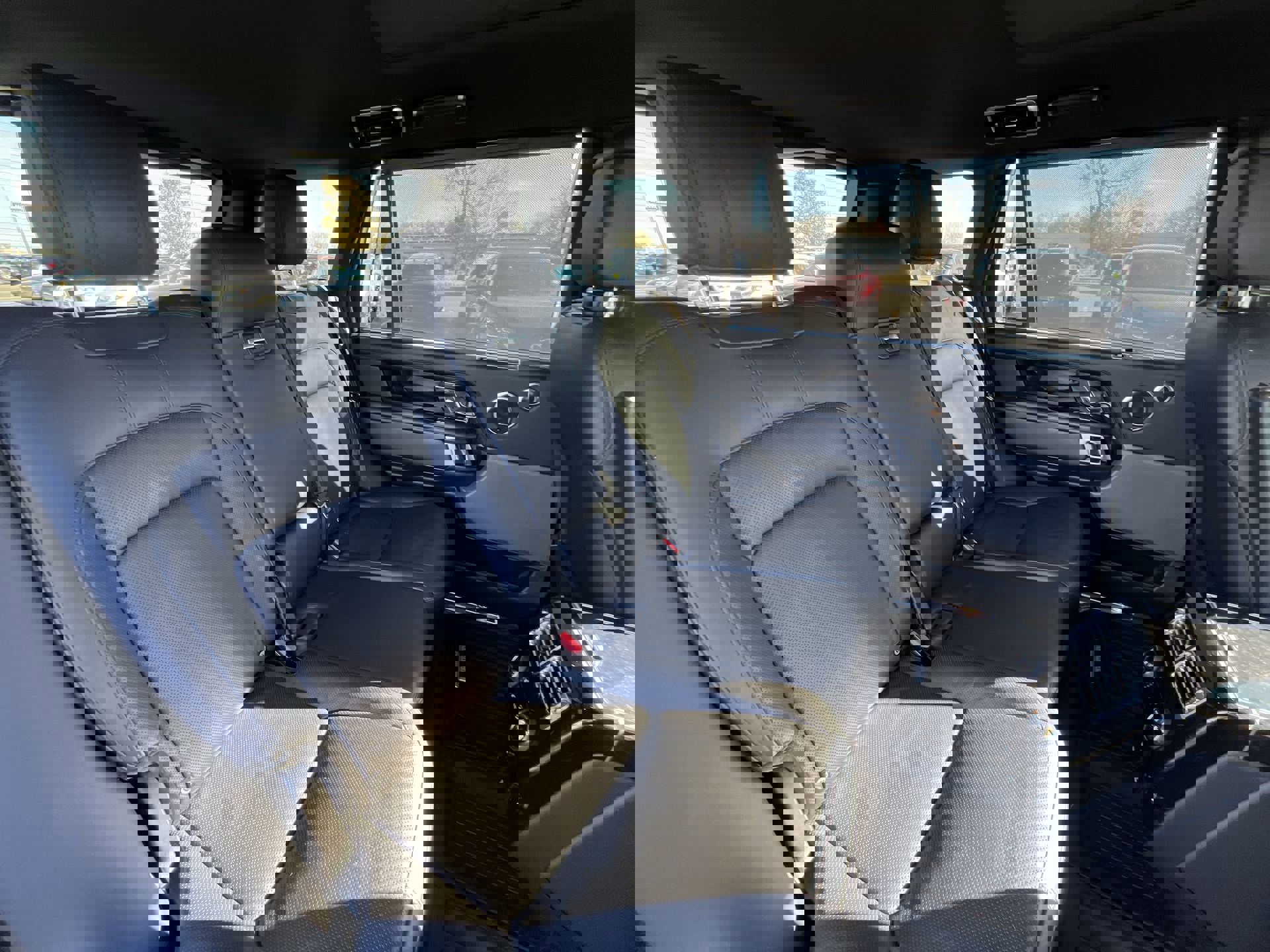 Used 2020 Land Rover Range Rover Long Wheelbase HSE image 28