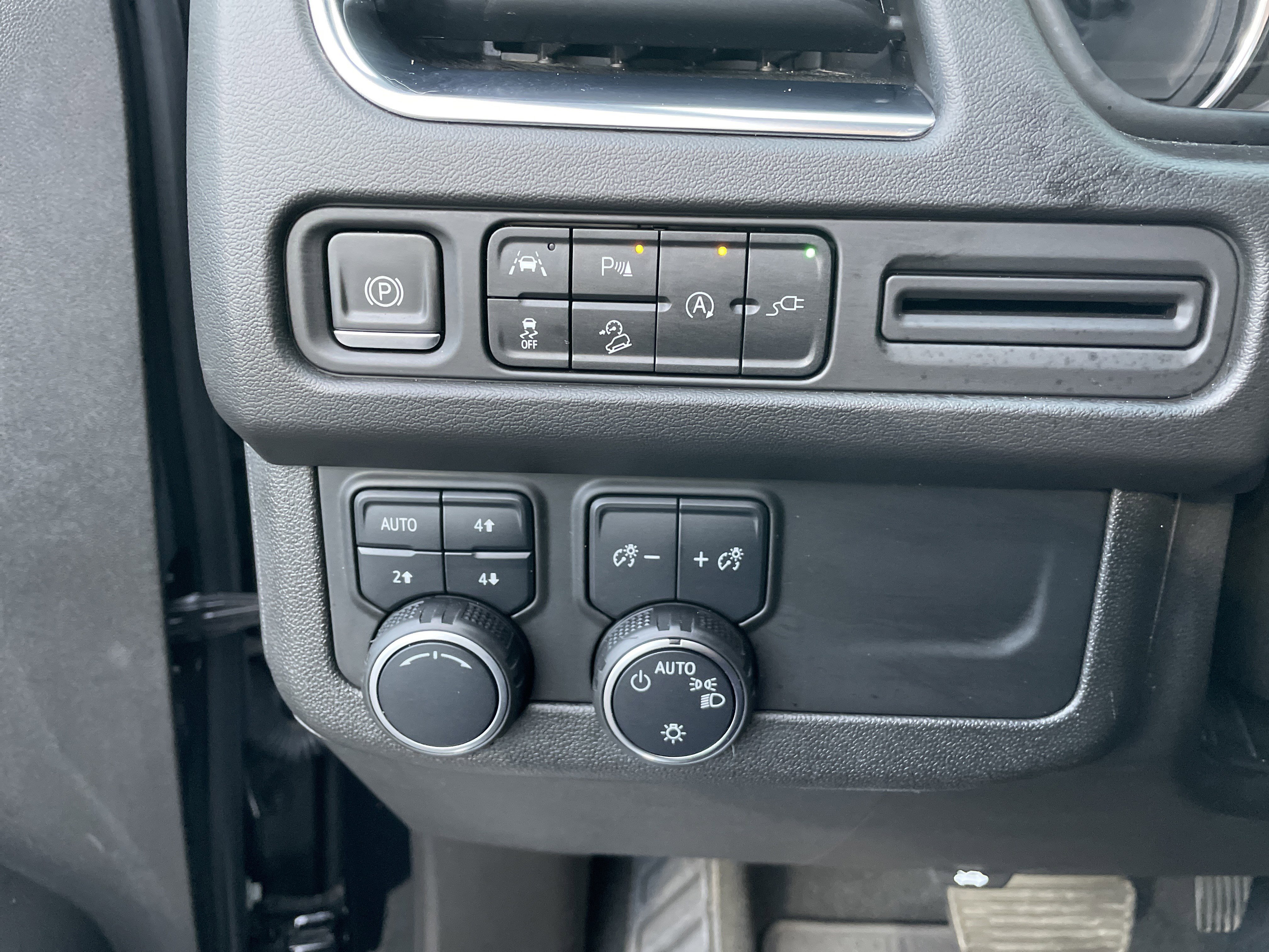 Used 2021 Chevrolet Tahoe Z71 w/ Luxury Package image 46