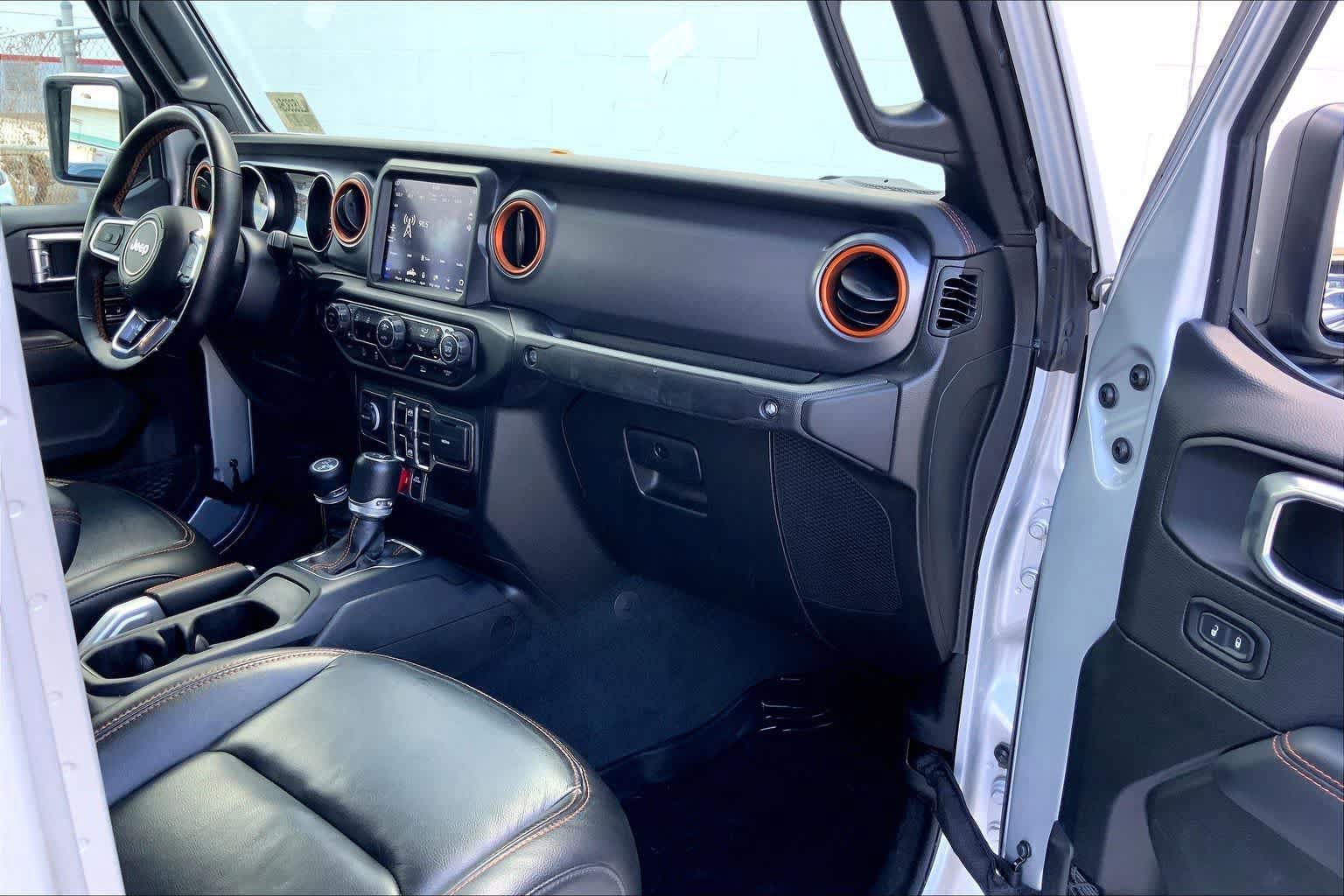 Used 2022 Jeep Gladiator Mojave w/ Cold Weather Group AWD/4WD image 23