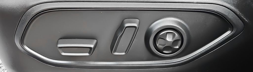 Used 2022 Jeep Grand Cherokee Limited image 28