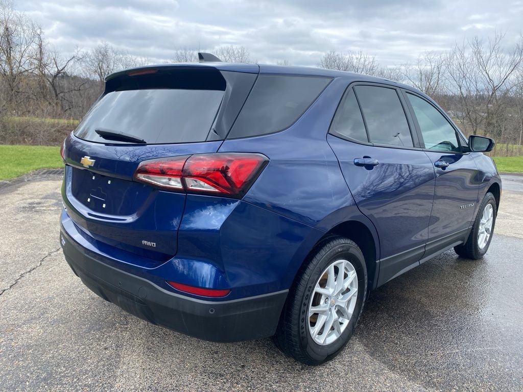 Used 2023 Chevrolet Equinox LS image 3