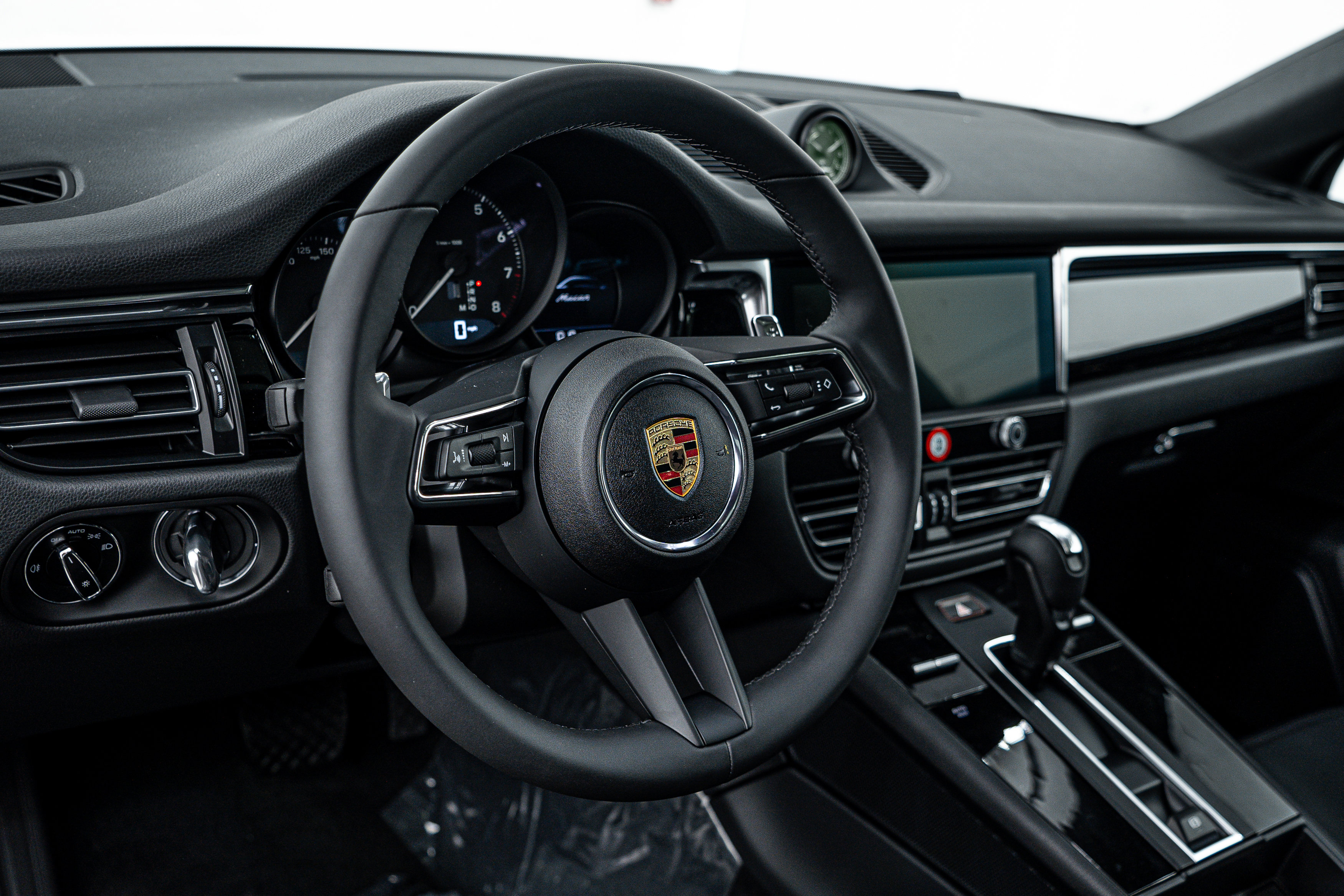 New 2025 Porsche Macan image 14