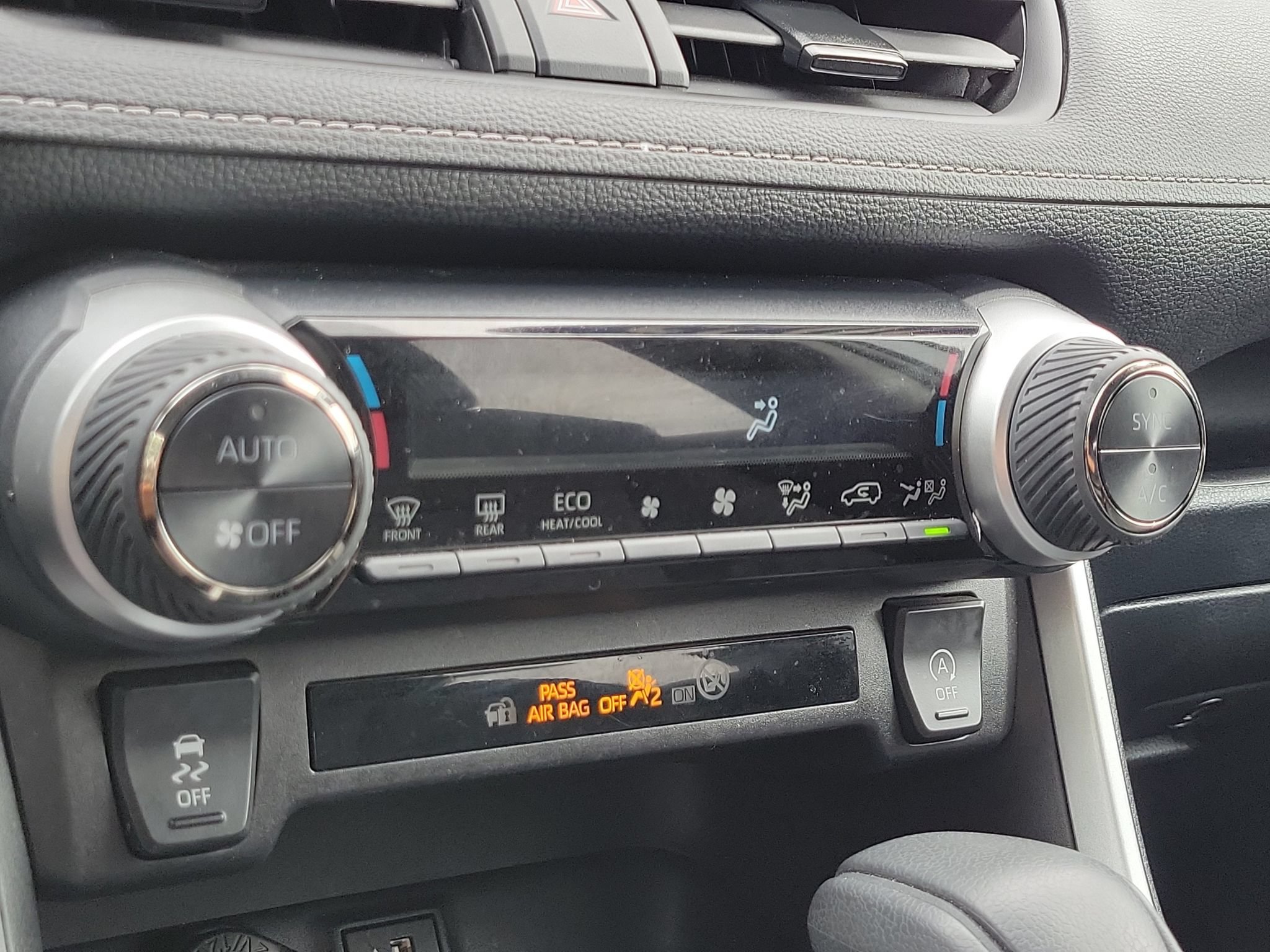 Used 2025 Toyota RAV4 XLE FWD image 19