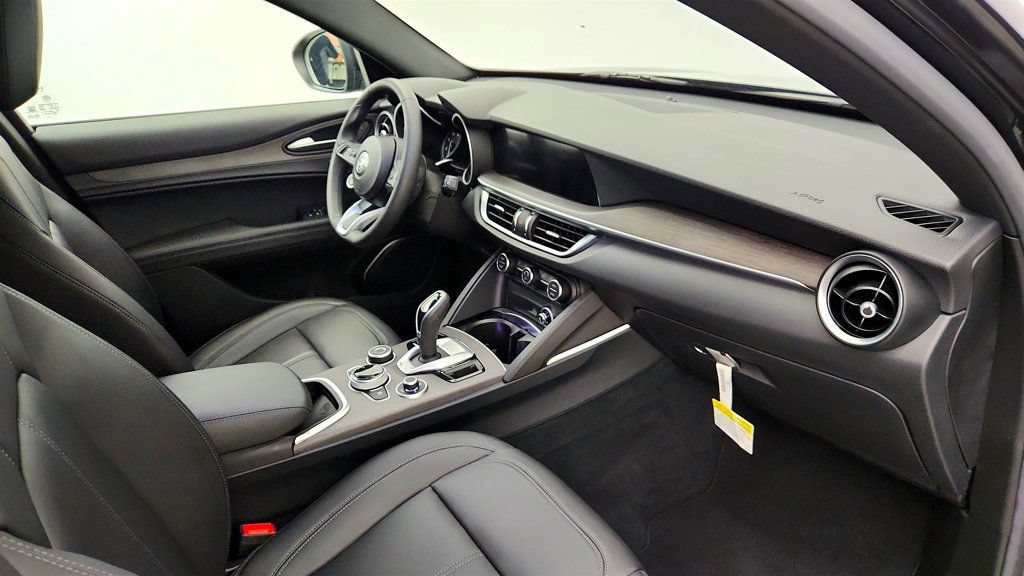 Used 2023 Alfa Romeo Stelvio Ti AWD/4WD image 26