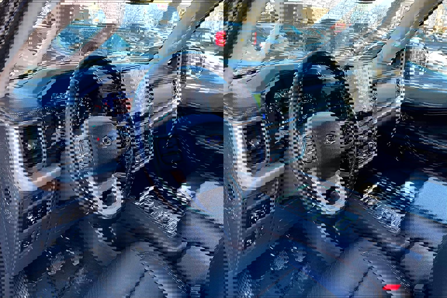 Used 2023 Ford Expedition XLT image 13