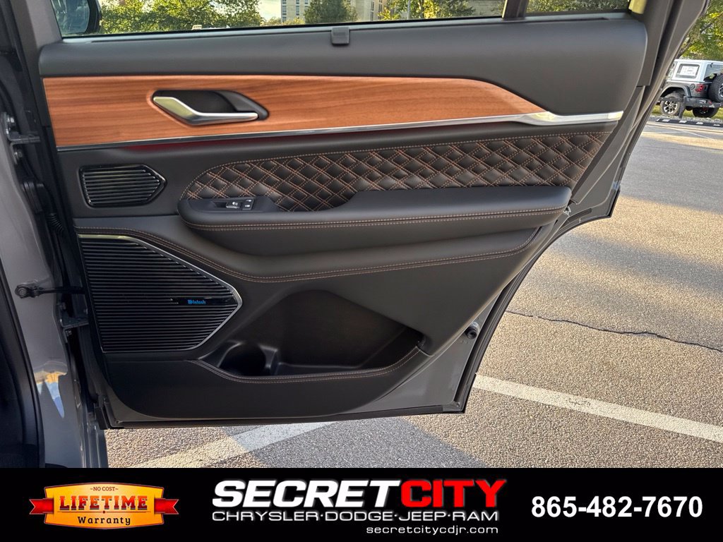 New 2027 Jeep Grand Cherokee L Summit AWD/4WD image 19