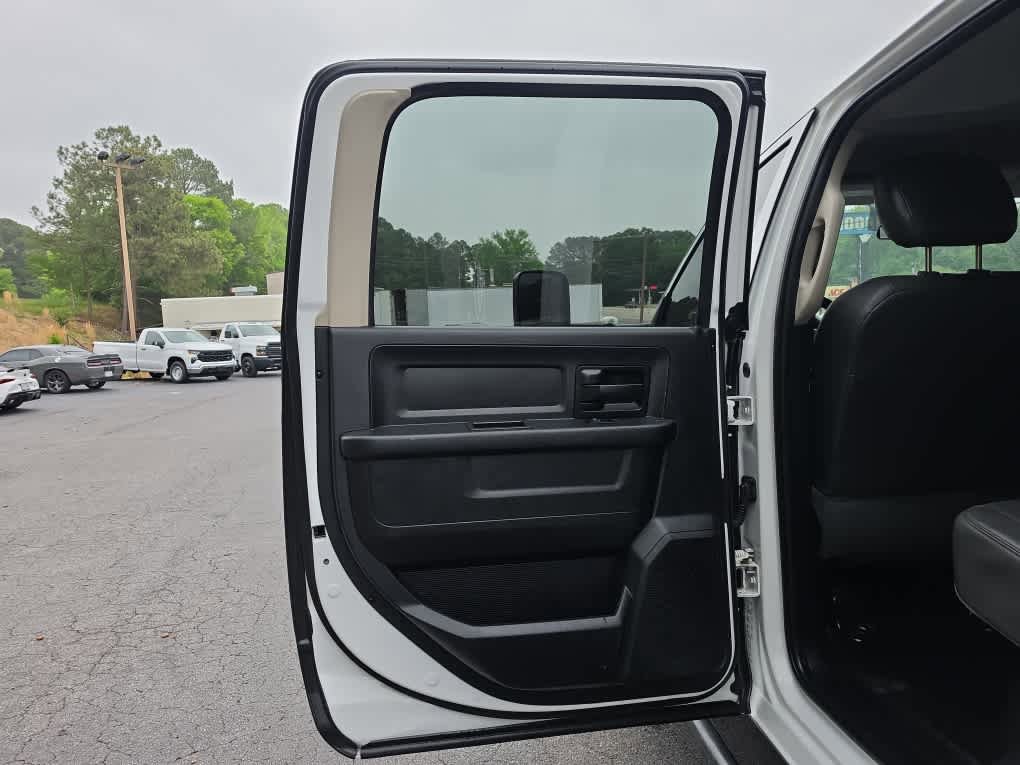 Used 2015 RAM 5500 Tradesman w/ Ambulance Prep Group RWD image 30