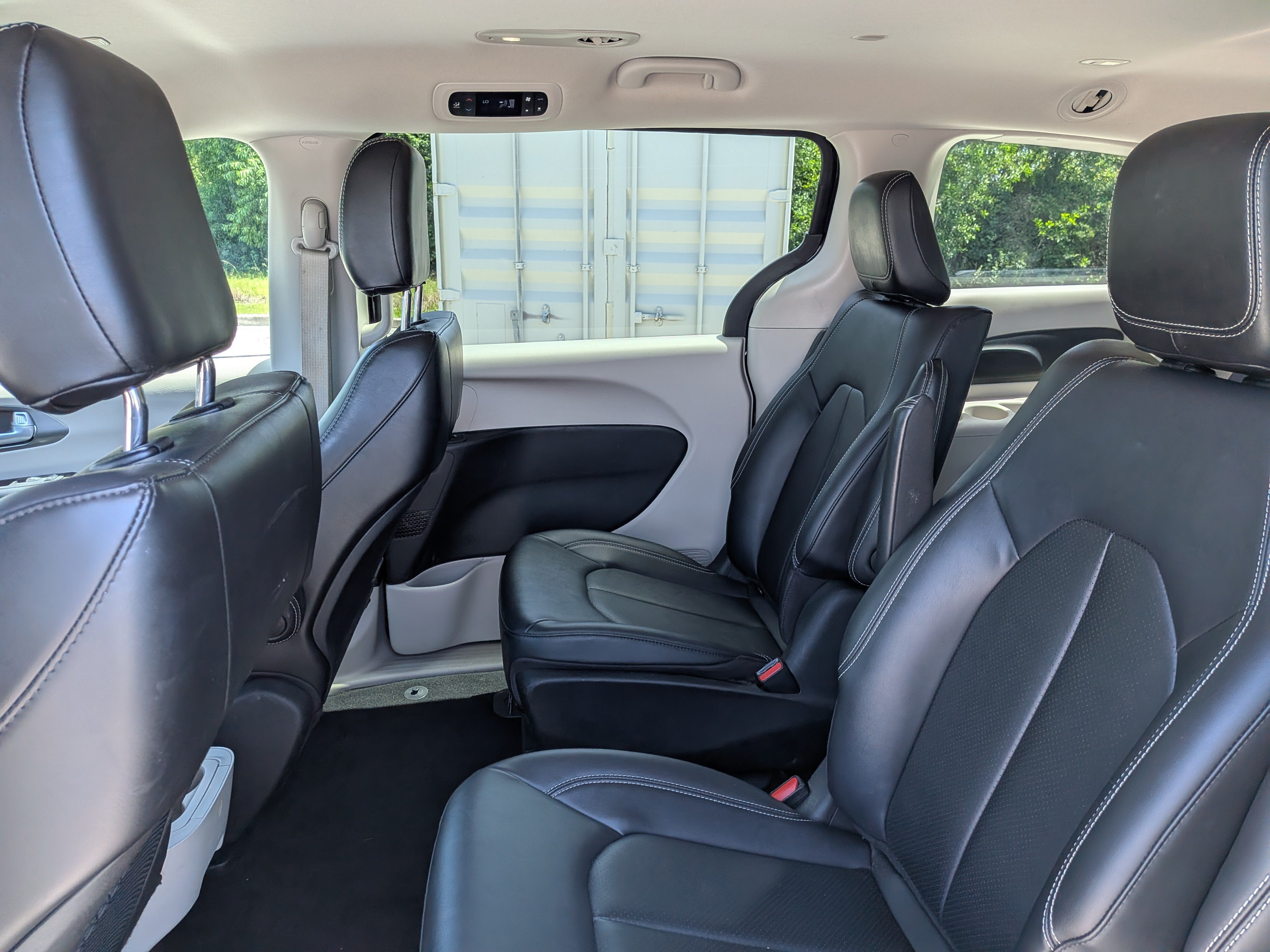Used 2024 Chrysler Pacifica Limited FWD image 15