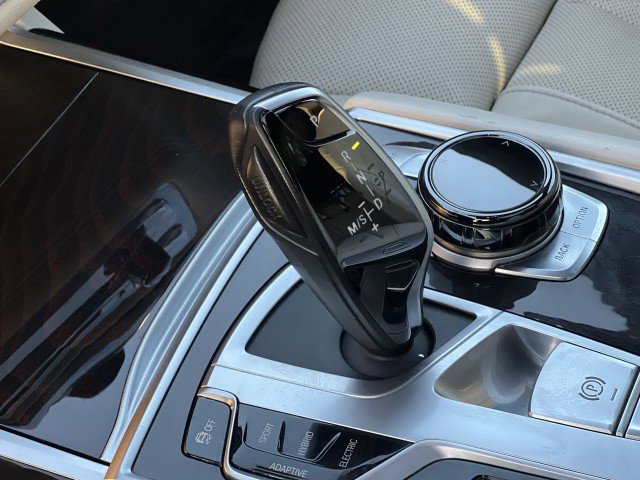 Used 2020 BMW 745e xDrive image 16