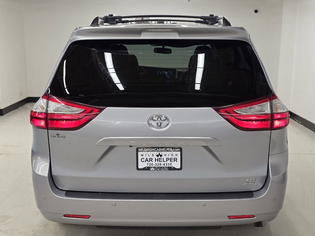 Used 2017 Toyota Sienna XLE Premium image 16