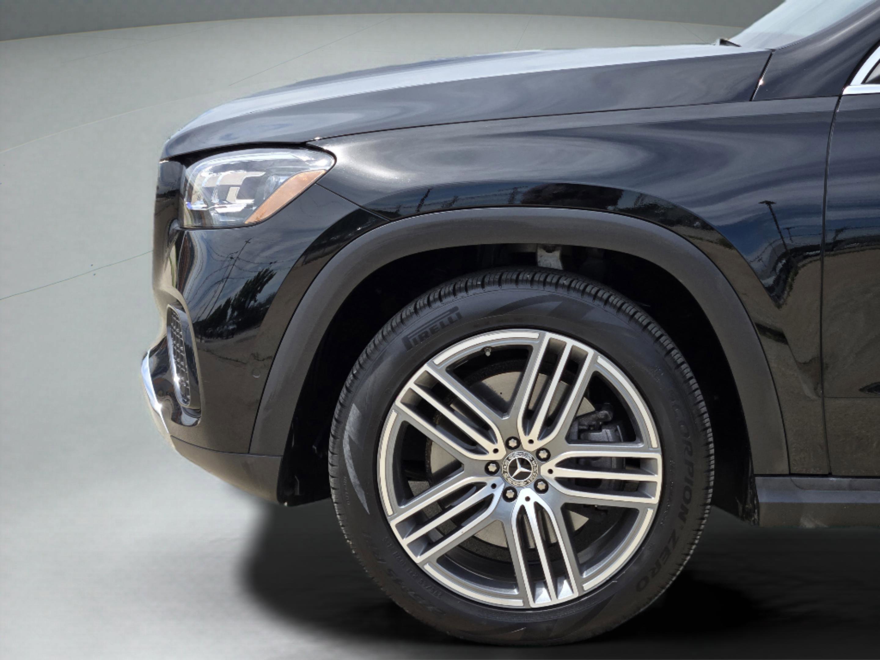 Used 2025 Mercedes-Benz GLS 450 4MATIC image 38