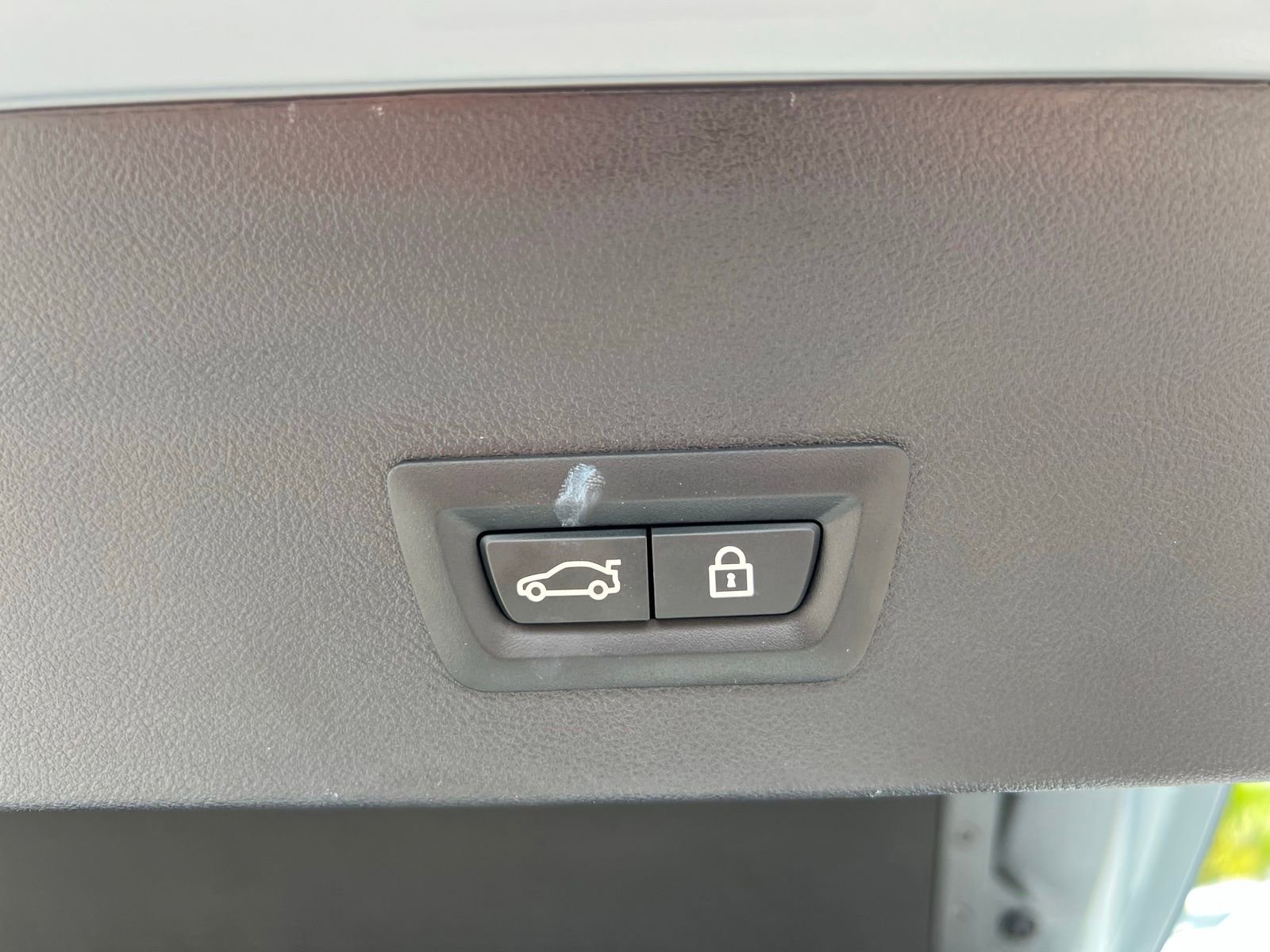 Used 2022 BMW X4 M40i w/ Premium Package image 22