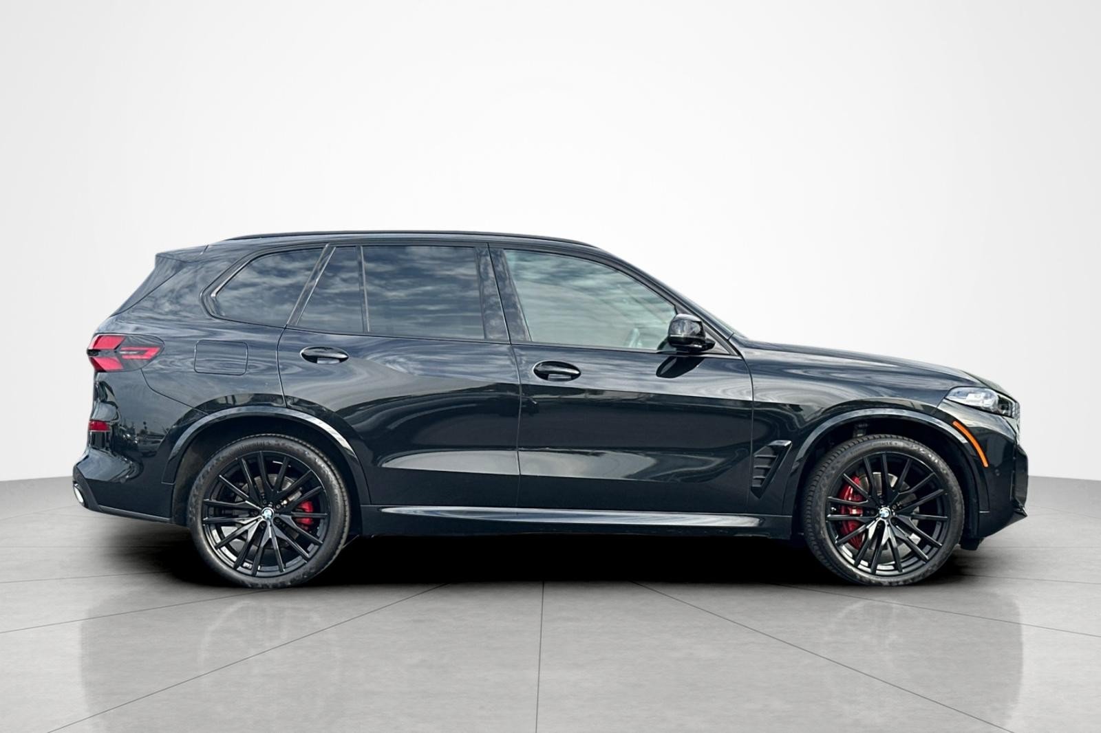 Used 2024 BMW X5 xDrive40i w/ M Sport Package AWD/4WD image 6
