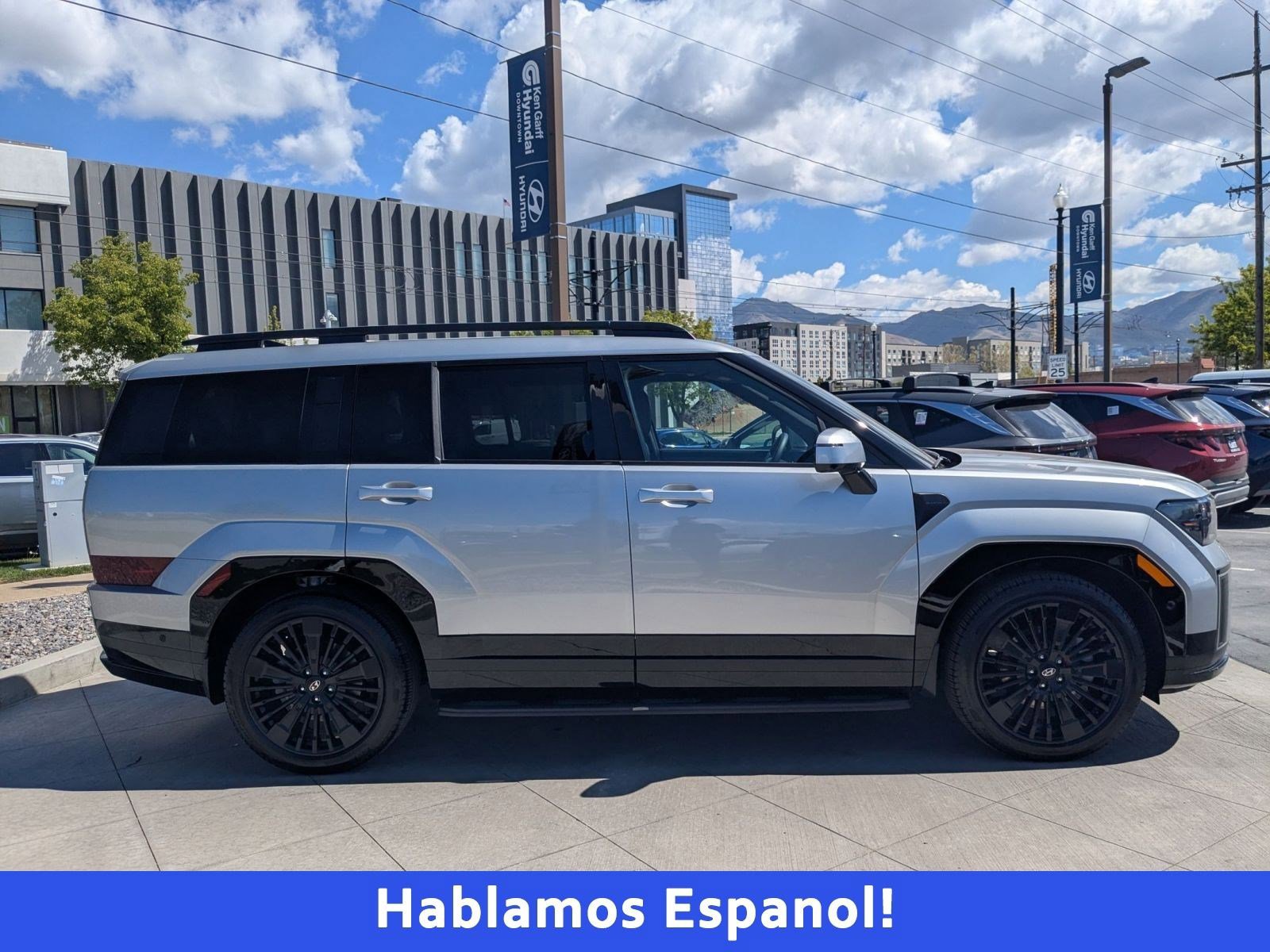Used 2025 Hyundai Santa Fe Calligraphy AWD/4WD image 2