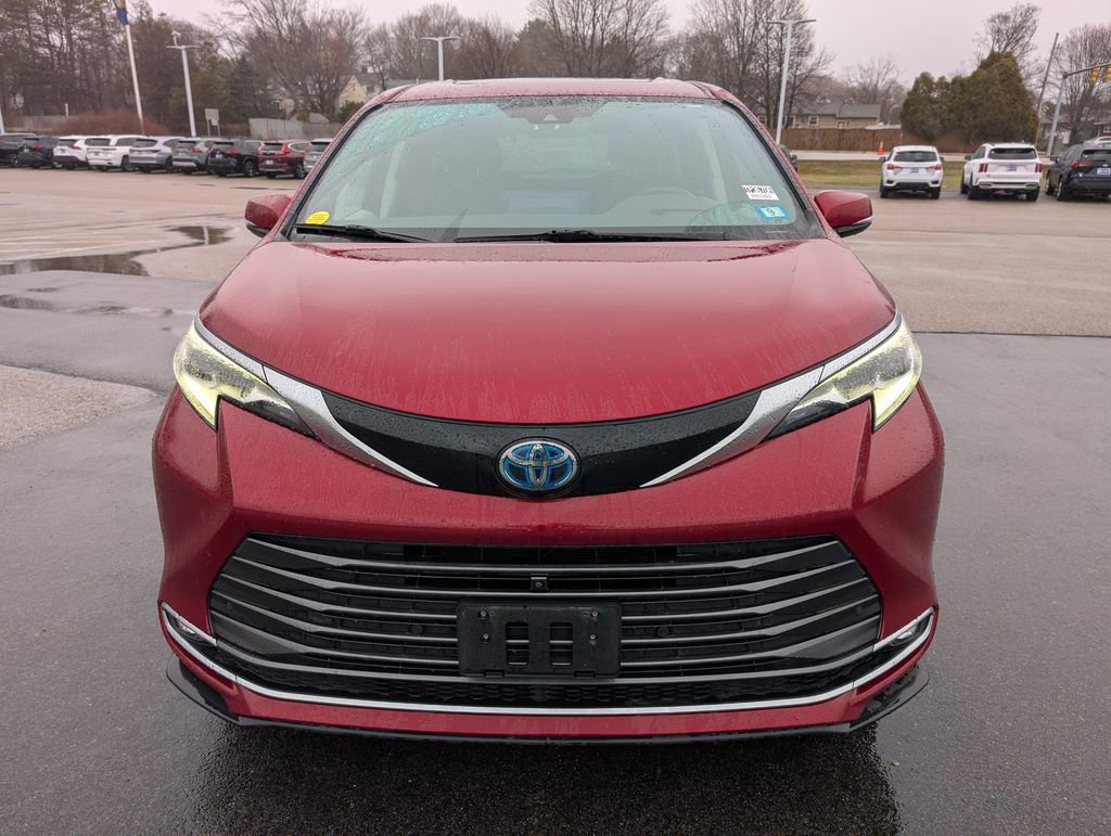 Used 2022 Toyota Sienna Platinum image 9