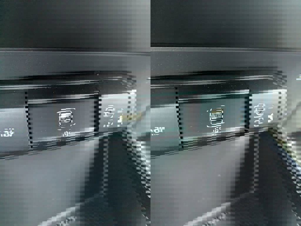 Used 2025 Kia Niro EX Touring image 19