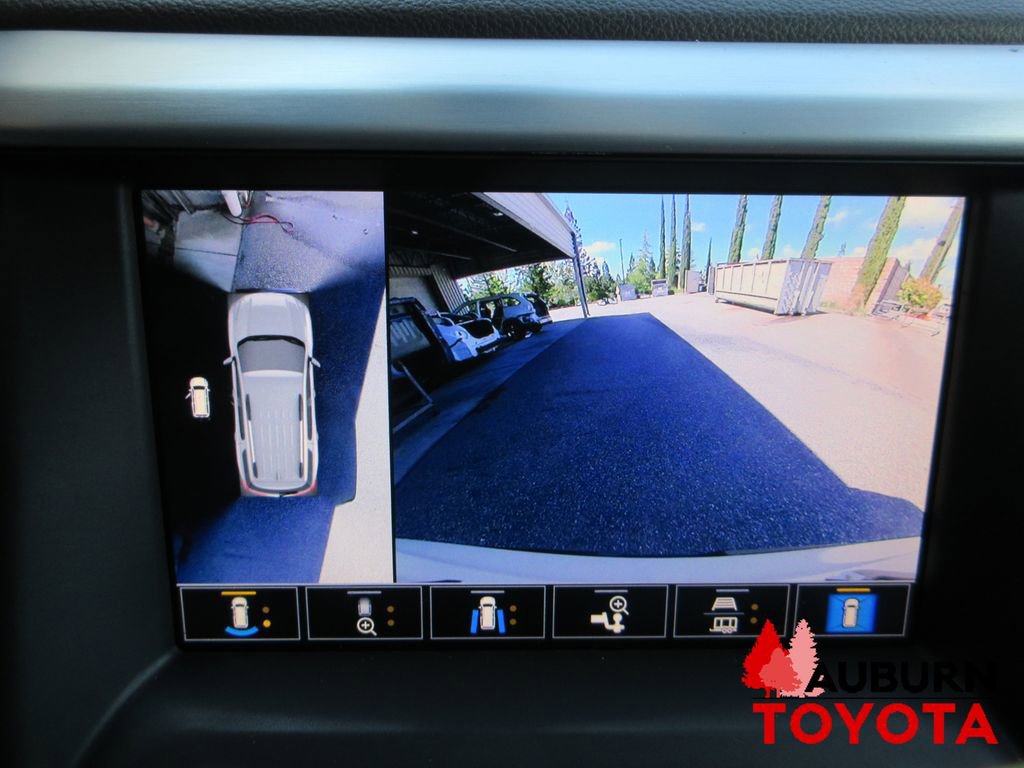 Used 2023 GMC Acadia SLT w/ Technology Package image 41