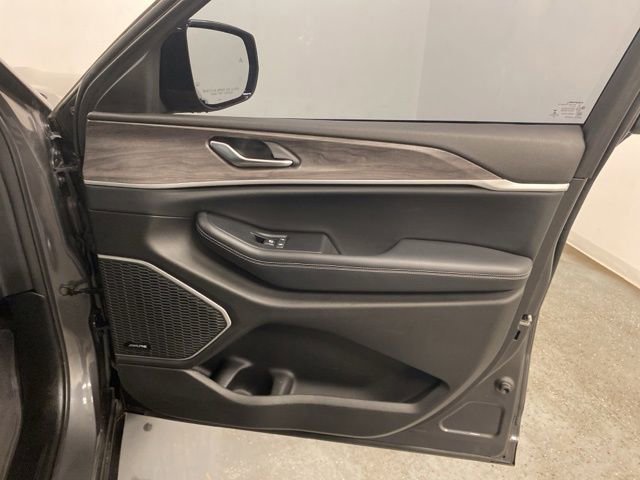 Used 2022 Jeep Grand Cherokee L Limited image 29