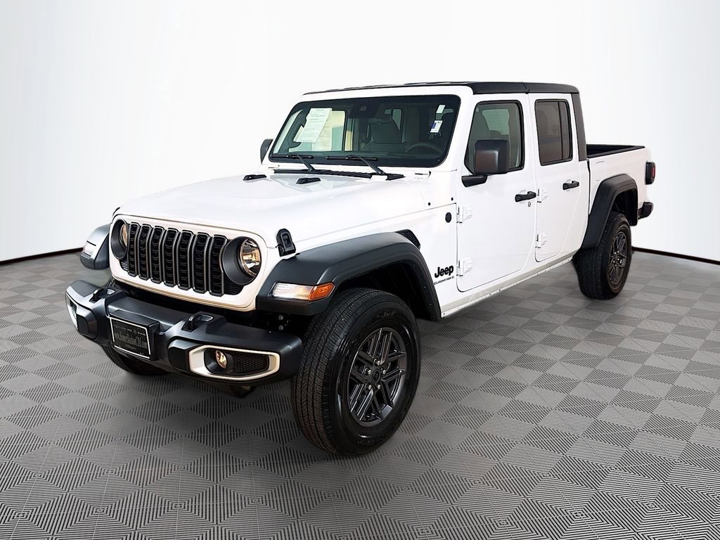 Used 2025 Jeep Gladiator Sport image 3