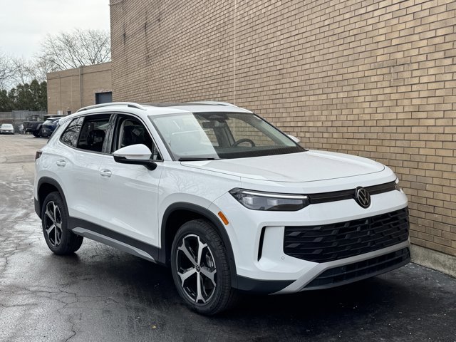 New 2026 Volkswagen Tiguan SE image 2