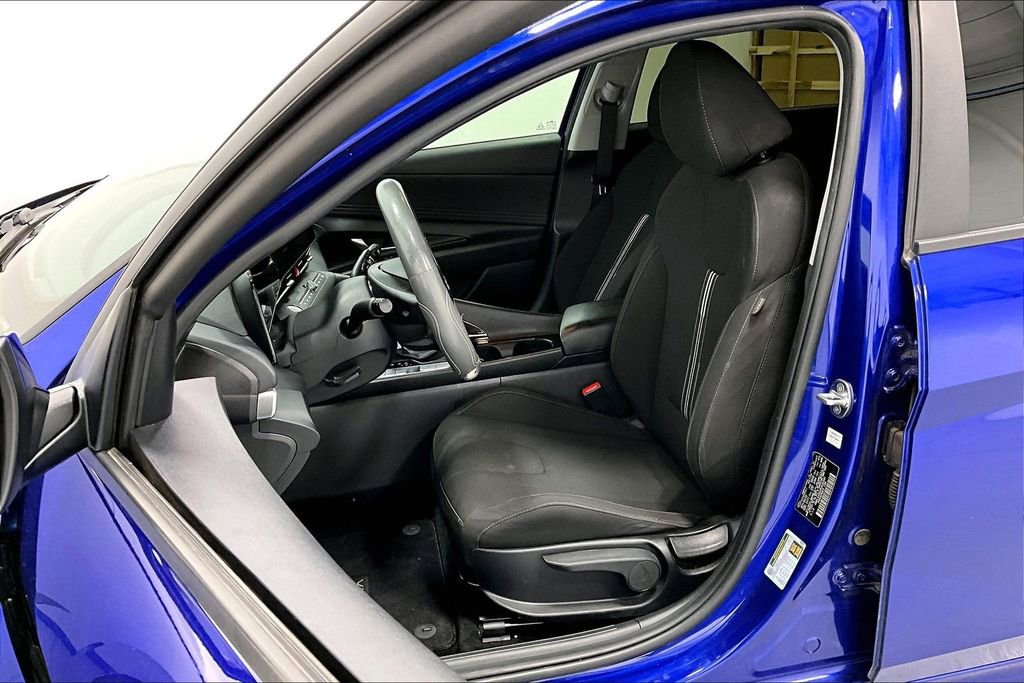 Used 2023 Hyundai Elantra SEL w/ Convenience Package image 31