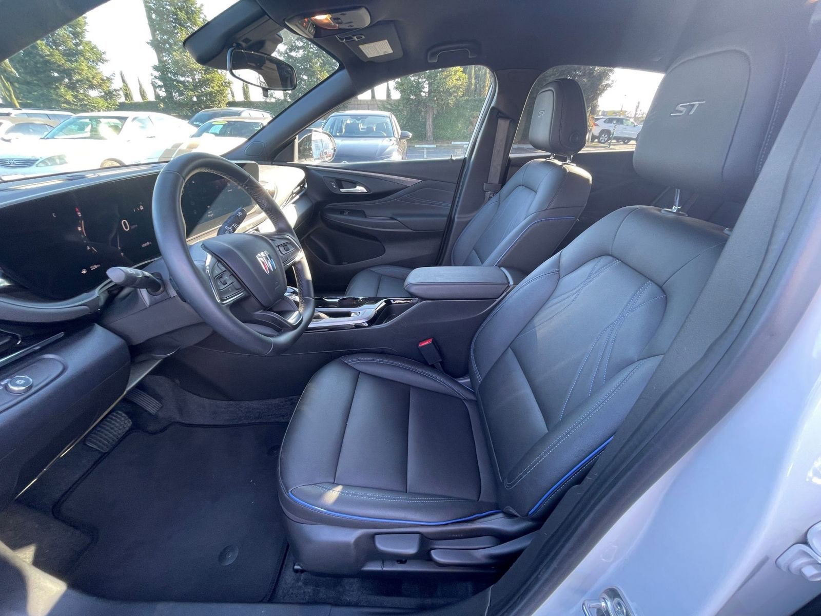 Used 2025 Buick Envista Sport Touring image 22