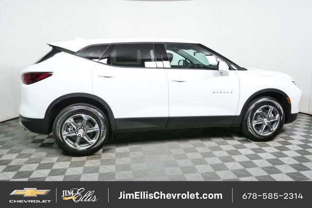 New 2026 Chevrolet Blazer LT w/ LPO, Floor Liner Package FWD image 2