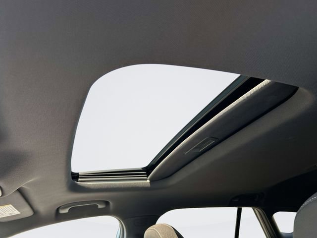 Used 2024 Chevrolet Trax RS w/ Sunroof Package image 26