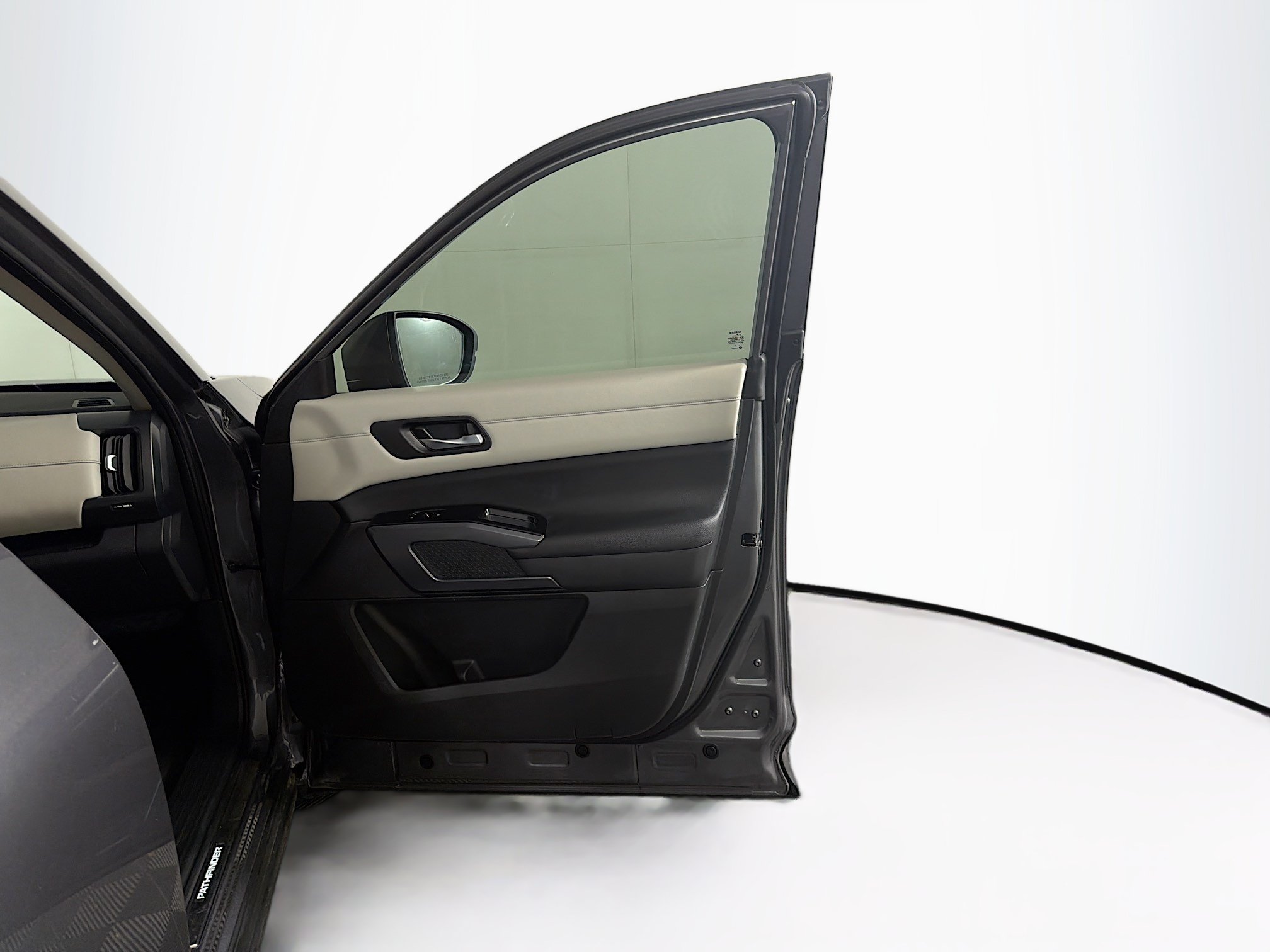 Used 2023 Nissan Pathfinder SL w/ Lighting Package (N92) FWD image 33
