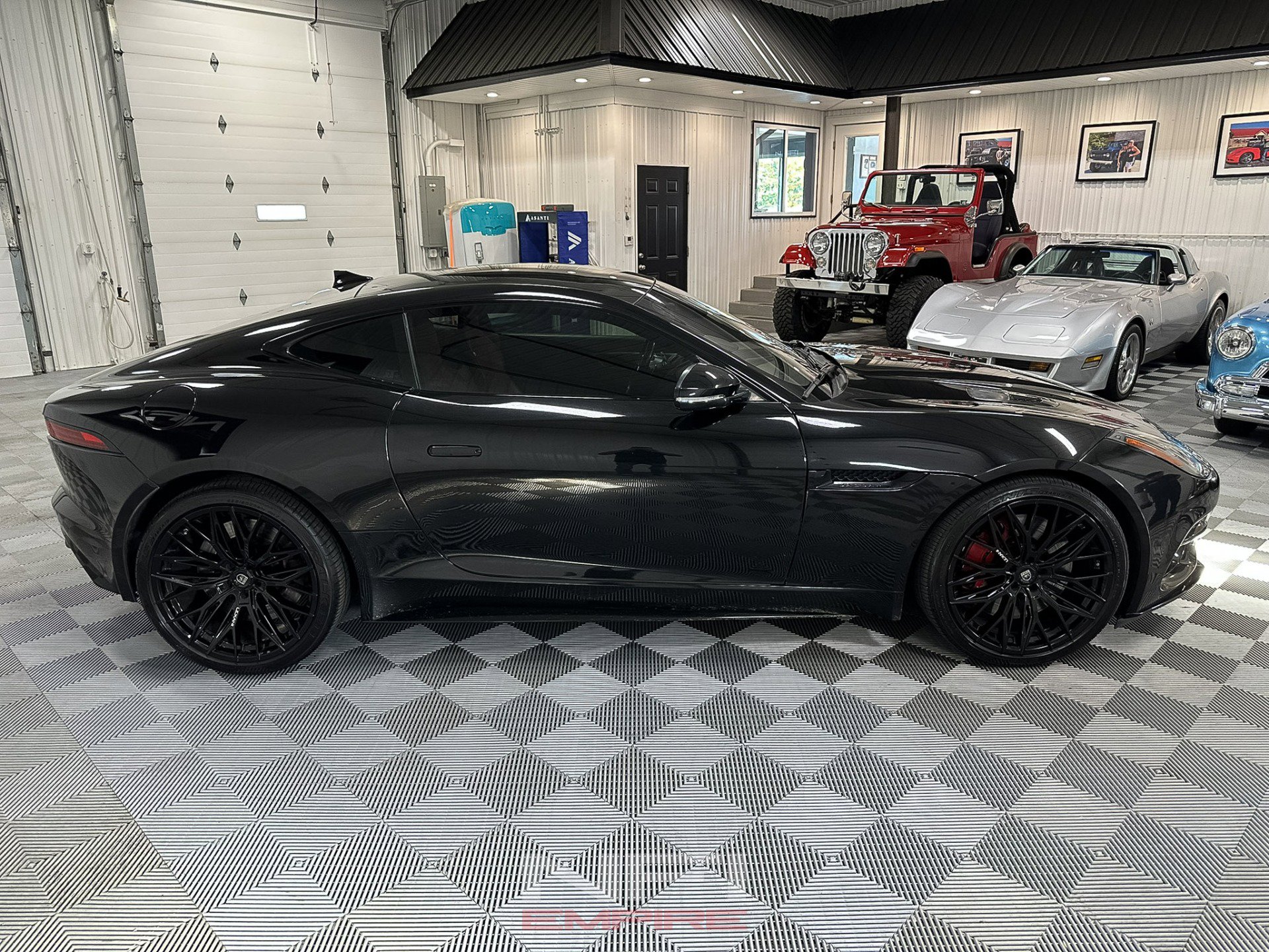 Used 2018 Jaguar F-TYPE R image 7