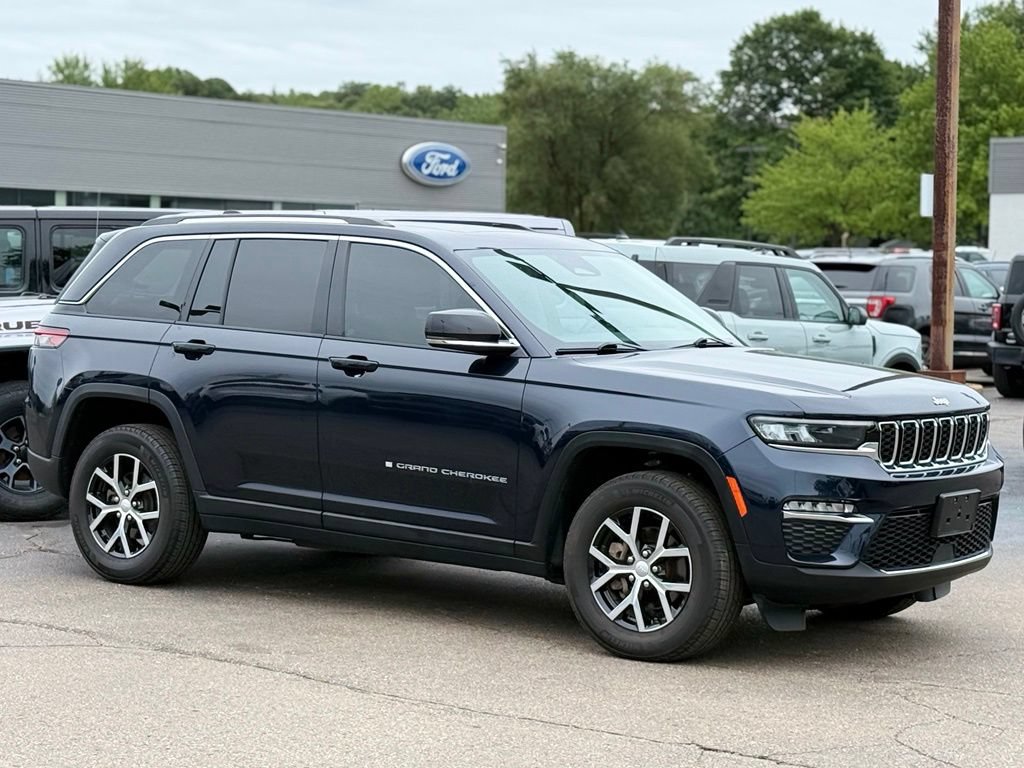 Used 2023 Jeep Grand Cherokee Limited AWD/4WD image 33