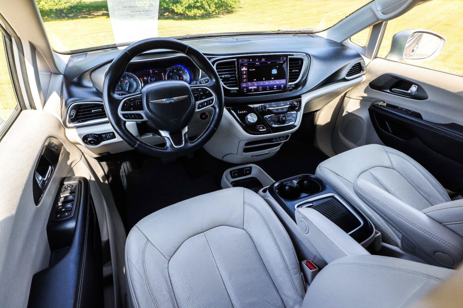 Used 2021 Chrysler Pacifica Touring-L FWD image 24