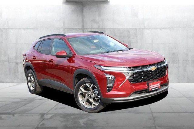 Used 2025 Chevrolet Trax LT w/ LT Convenience Package FWD image 2