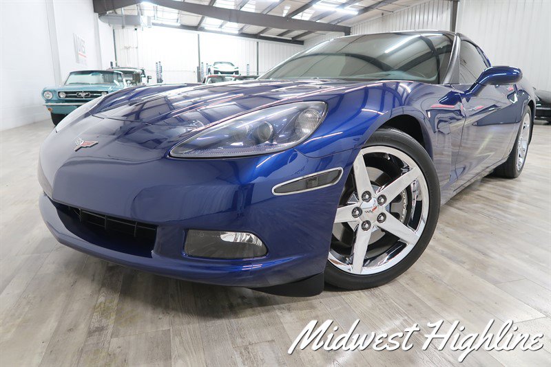 Used 2006 Chevrolet Corvette Coupe w/ Preferred Equipment Group RWD image 2