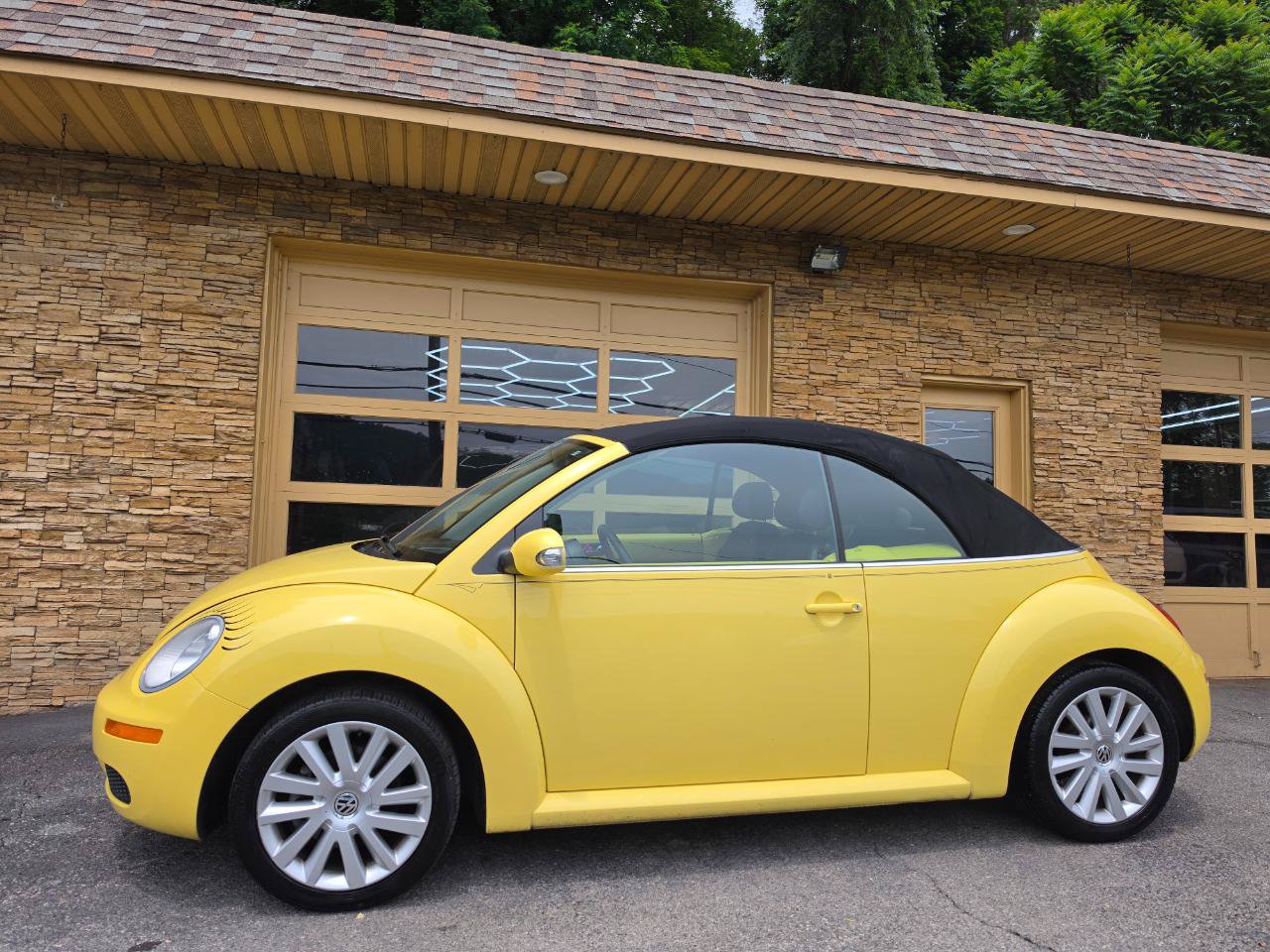 Used 2008 Volkswagen Beetle SE FWD image 69