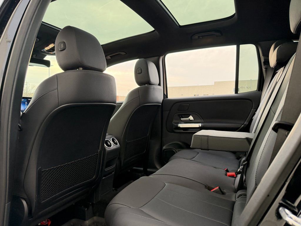 Used 2026 Mercedes-Benz GLB 250 4MATIC image 33