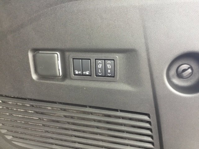 New 2025 Chevrolet Suburban Premier image 19